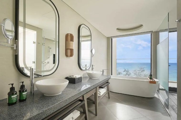 1- Bedroom Grand Oceanfront Suite